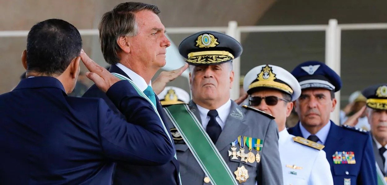 Jair Bolsonaro e comandantes militares -- Metrópoles