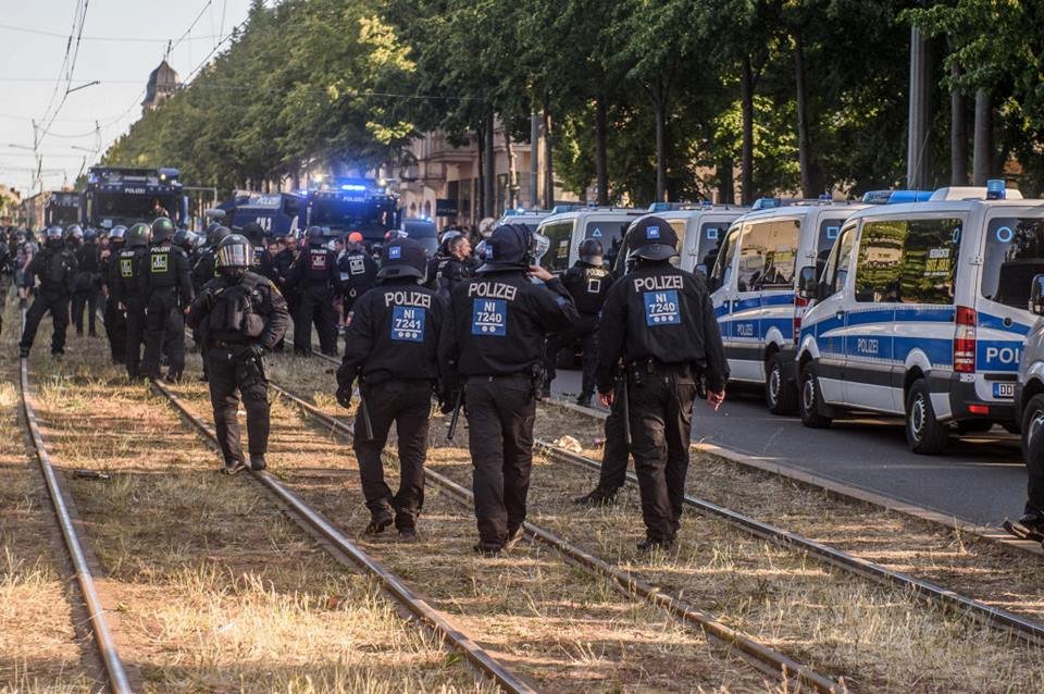 Imagem colorida mostra ação da polícia alemã