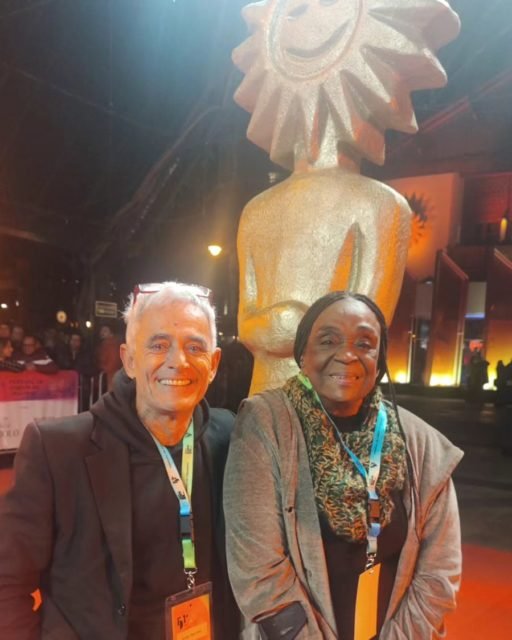 Foto colorida da atriz brasileira Léa Garcia - Metrópoles