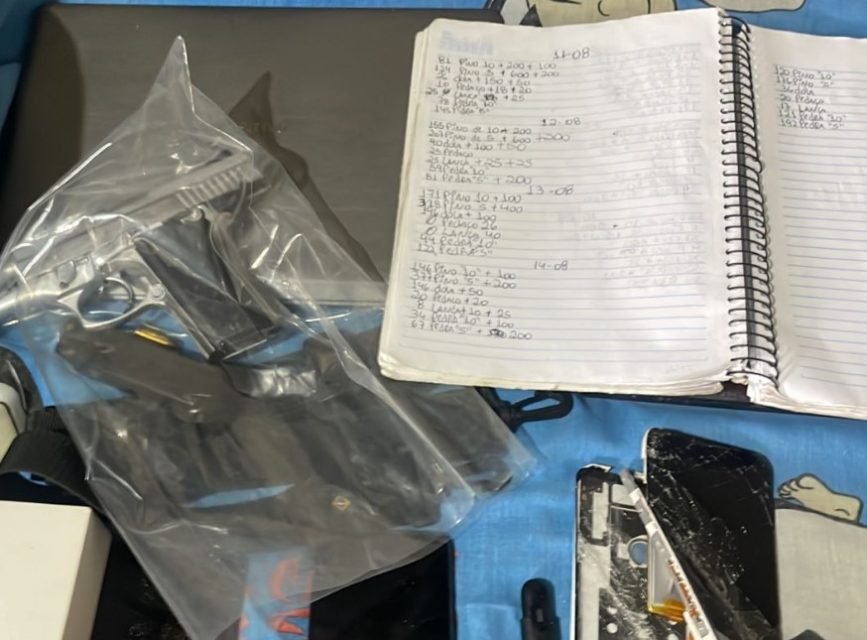 armas e drogas apreendidas com suspeitos de atirar em delegado da PF