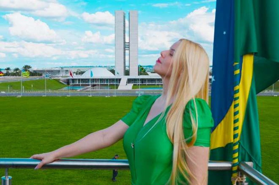 Imagem colorida mostra Cantora gospel Fernanda Ôliver - Metrópoles