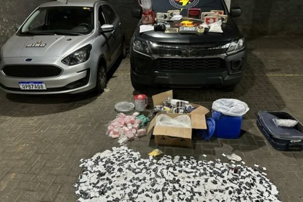 Polícia apreende mais de 7 mil porções de cocaína dentro de casa em GO