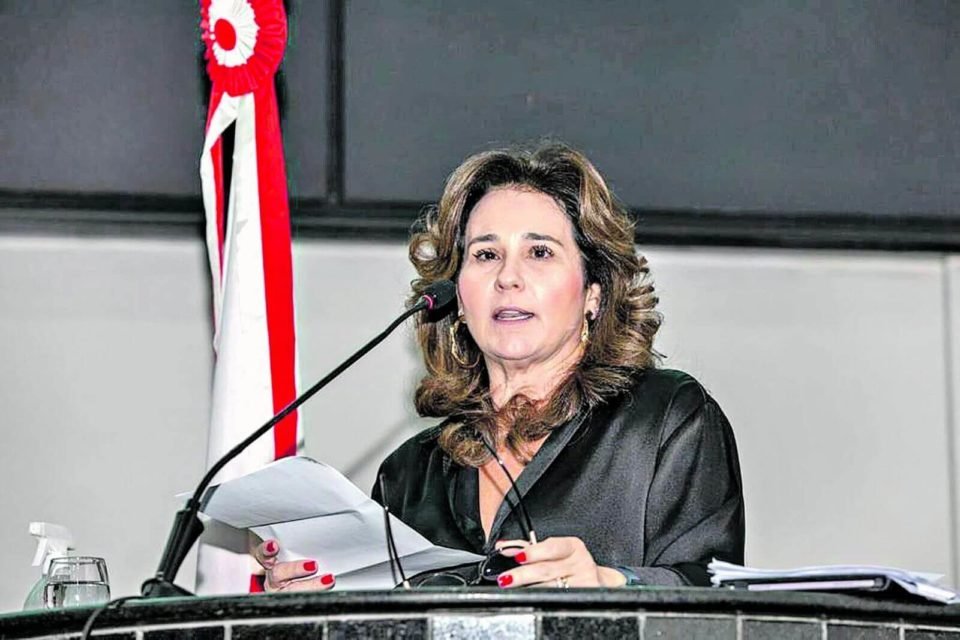 Promotora Ana Claudia Pinho