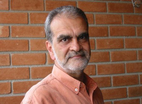 Foto colorida de Maurício Kubrusly de camisa social - Metrópoles