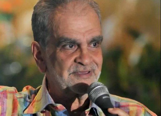 Foto colorida de Maurício Kubrusly de camisa social - Metrópoles