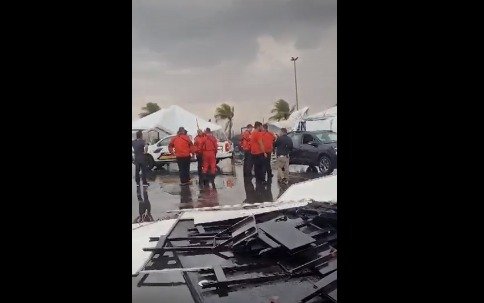 imagem colorida ventania destroi estrutura evento goiania