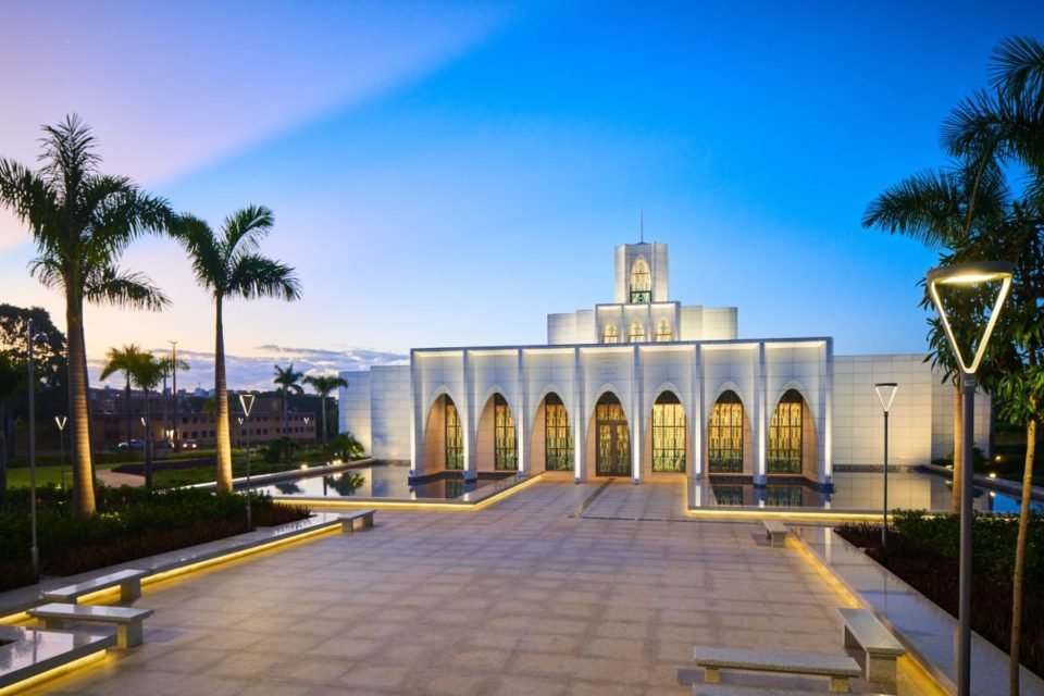 Imagem colorida - templo religioso Brasília - Metrópoles