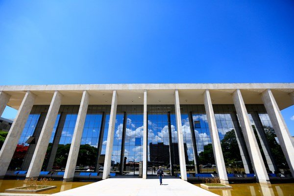 Super remunerações no TJDFT: técnicos ganham até R$ 883 mil em um mês