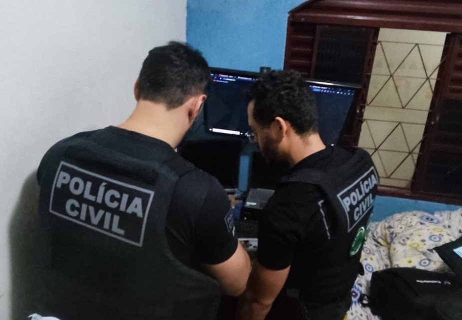 Filho de bombeiro é preso com pornografia infantil