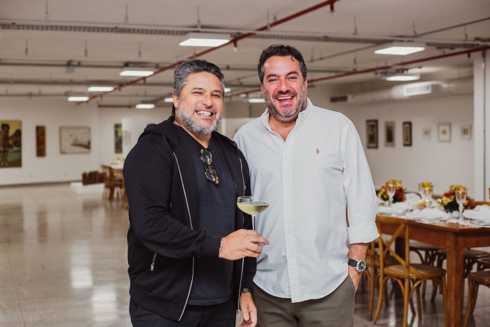 Antonio Aversa celebra os 22 anos com jantar no museu Metrópoles