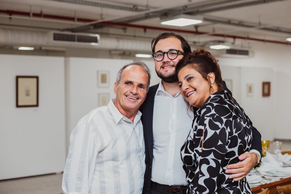 Antonio Aversa celebra os 22 anos com jantar no museu Metrópoles