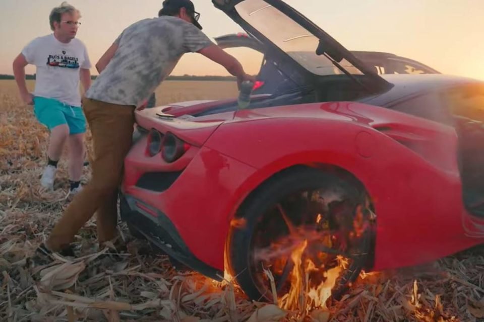 Vídeo: youtuber destrói Ferrari de R$ 2 milhões em gravação | Metrópoles