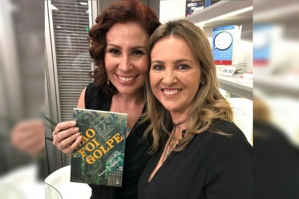 Imagem colorida de Carla Zambelli e amiga Cristiane Marin, coordenadora de campanha