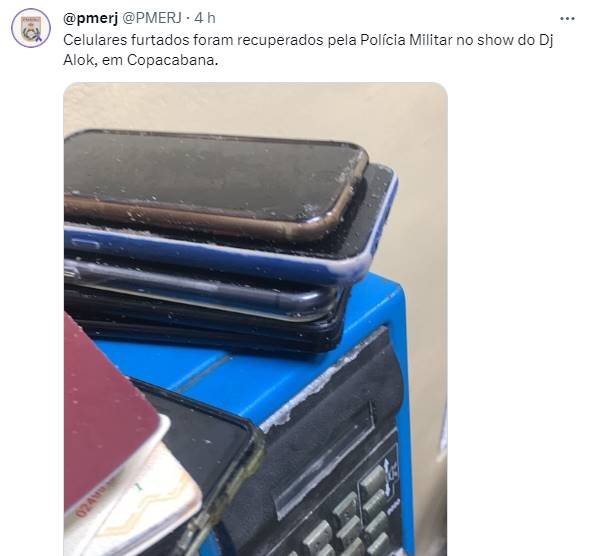 Celulares recuperados pela PM durante show de Alok - Metrópoles