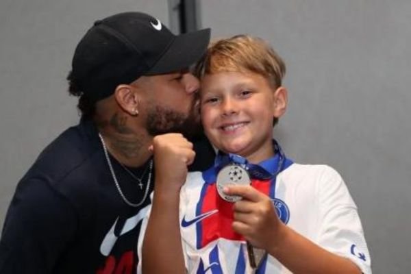 Neymar e o filho, Davi Lucca posam juntos - Metrópoles