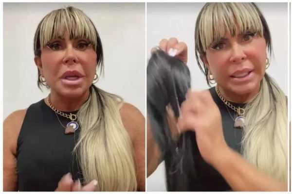 Foto da cantora Gretchen. Ela está de peruca loira com franja e blusa preta, argumentando - Metrópoles