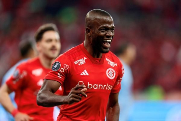 Veja gols: Internacional vence Bolívar e avança para semifinal com dois de  Enner Valencia