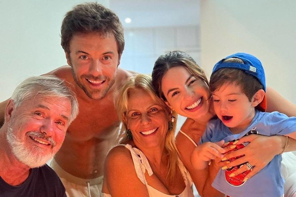 Foto clorida de Sthefany e Kayky Brito com os pais