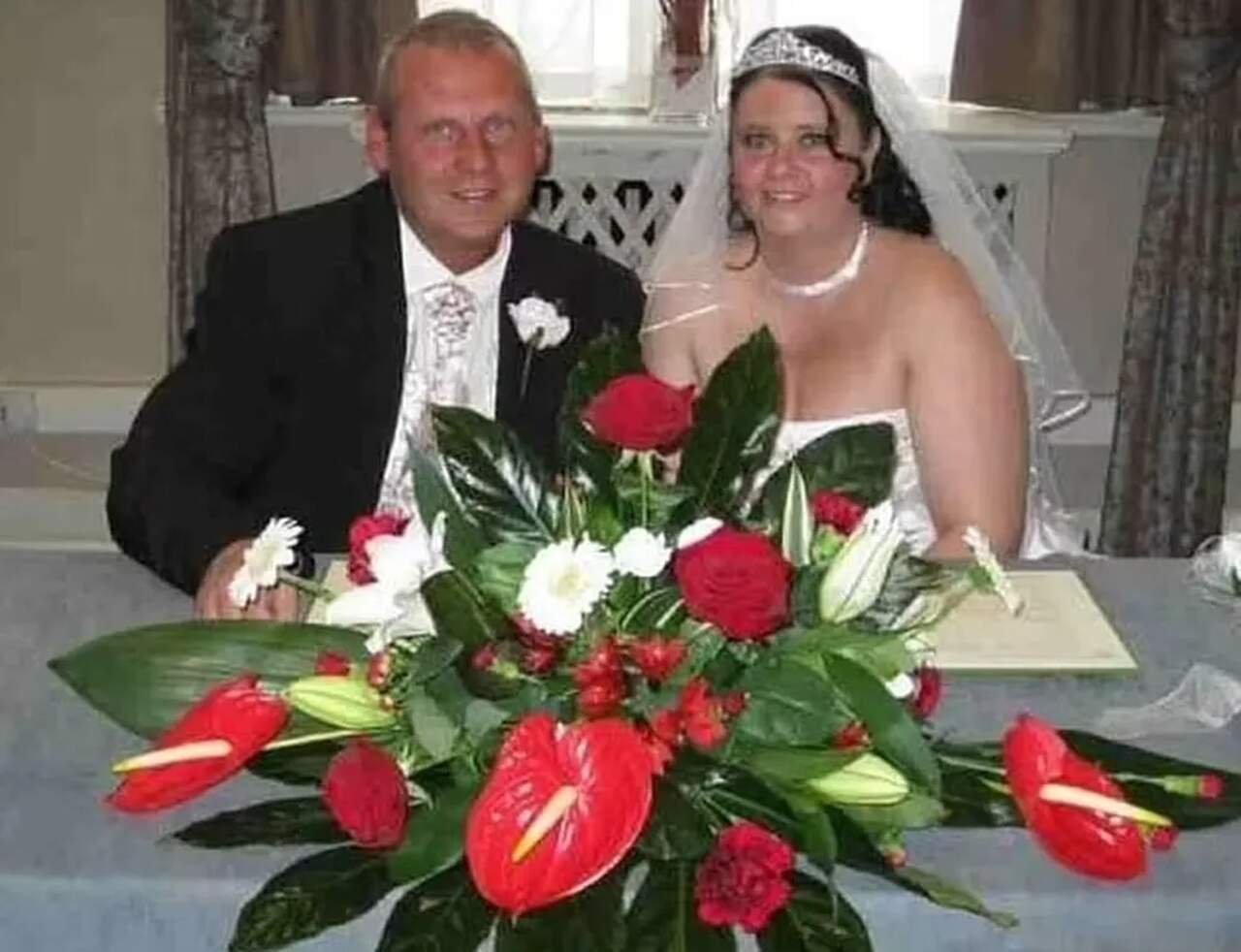 Hayley Brown e Mark Rowlands, casamento, noiva