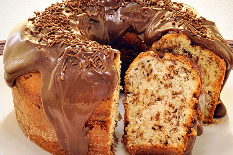 Bolo de chocolate molhadinho: a melhor receita que você vai provar