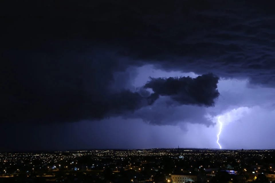 Quase Mil Casas Ficam Sem Luz Ap S Temporal Em Curitiba Metr Poles