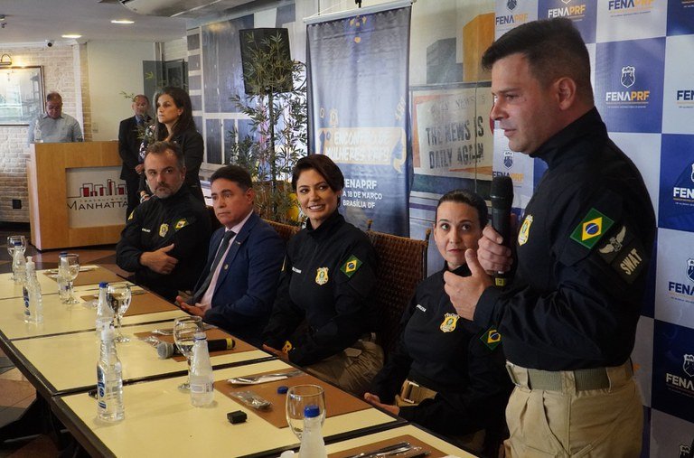 PRF Michelle Bolsonaro e Silvinei Vasques durante evento na Fenaprf