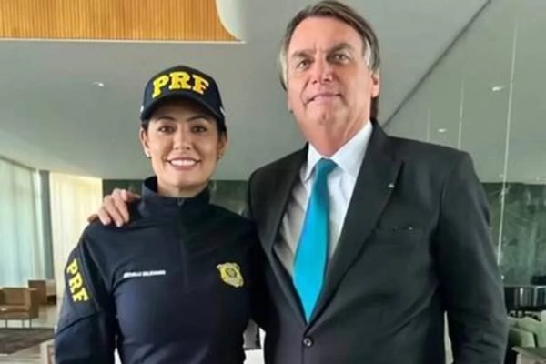 Ex-diretor da PRF preso tinha fotos de Jair e Michelle no celular