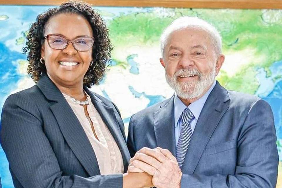 Foto colorida de Marcelise de Miranda Azevedo e o presidente Lula - Metrópoles