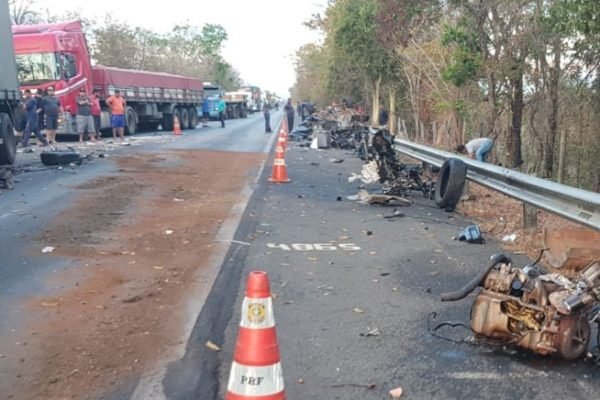 foto colorida de acidente na rodovia em formosa que matou mulher de ex-presidente da Funai