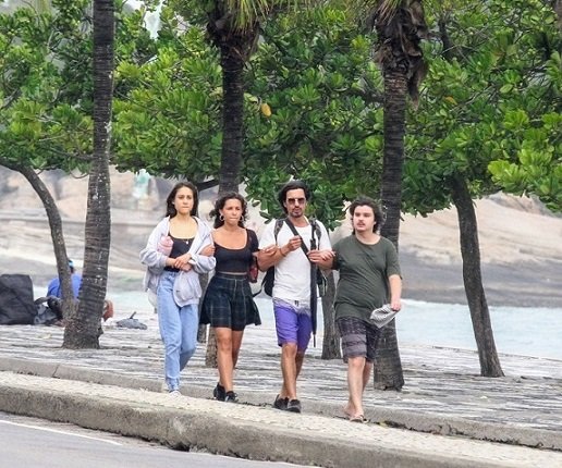 Foto colorida André Gonçalves e os filhos Manuela, Pedro Arthur e Valentina - Metrópoles