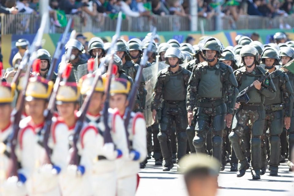 7SET: Desfile cívico-militar é o ponto alto da Semana da Pátria em Brasília  - DefesaNet