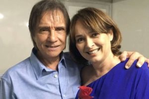 foto colorida de Roberto Carlos e Myrian Rios - metrópoles