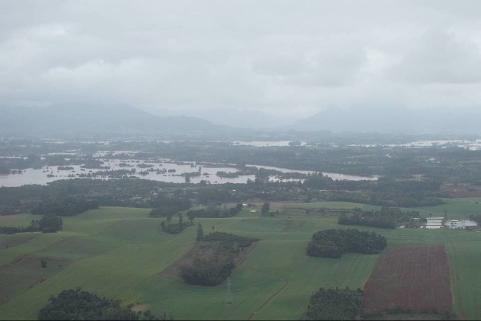 Imagem mostra destruição deixada em cidades do Rio Grande do Sul após a passagem de ciclone extratropical - Metrópoles
