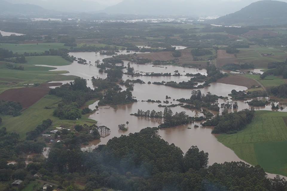 Imagem mostra destruição deixada em cidades do Rio Grande do Sul após a passagem de ciclone extratropical - Metrópoles