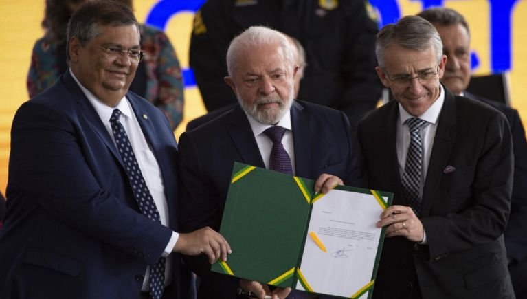 Lula Decreto Armas anistia