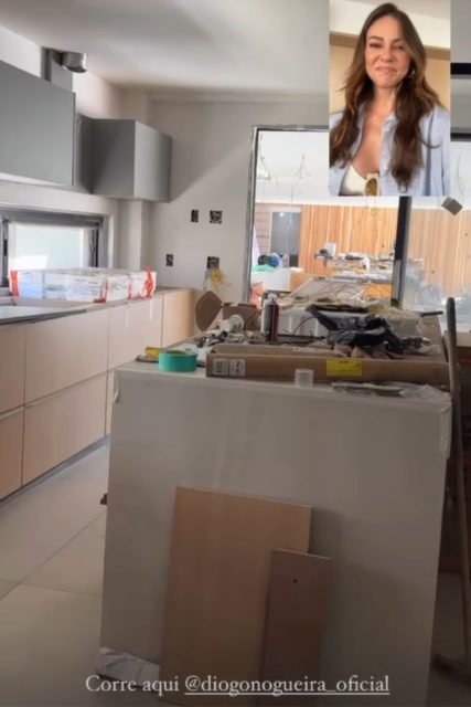 Foto colorida de uma cozinha em construção - Metrópoles