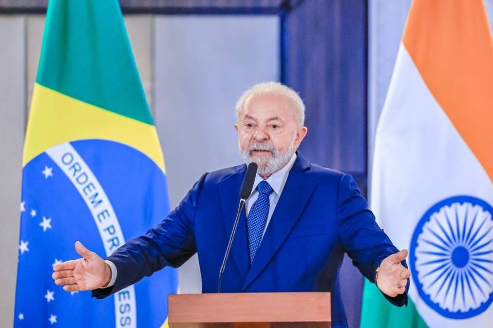 Lula abre os braços em coletiva na Índia