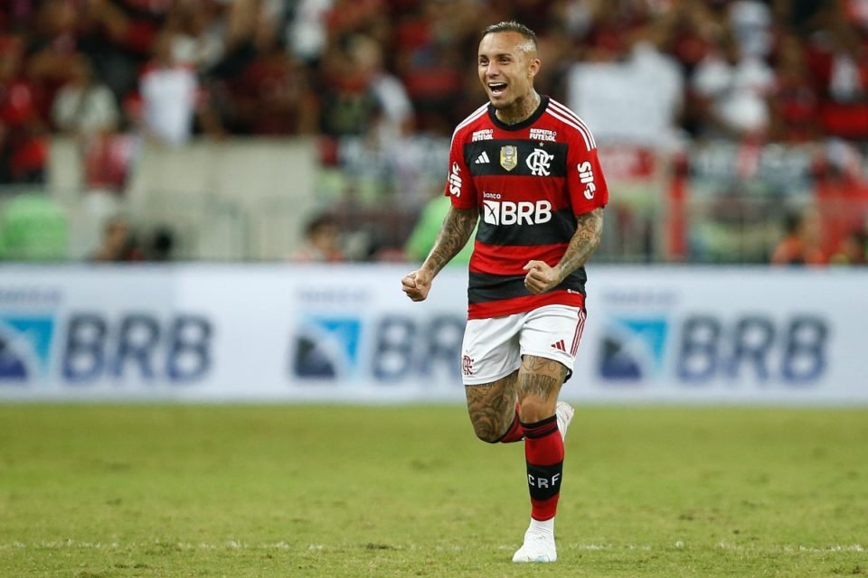 Everton Cebolinha comemora gol pelo Flamengo - Metrópoles