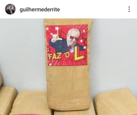 Imagem colorida de pacotes de maconha apreendidos pela polícia de são paulo com adesivo do presidente Lula - metrópoles