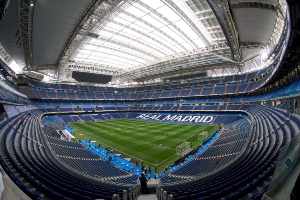Imagem colorida do Estádio Santiago Bernabeu- Metrópoles