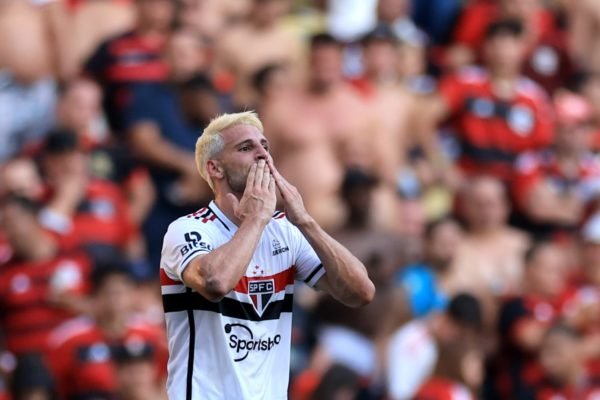 Calleri comemorando gol contra Flamengo - Metrópoles