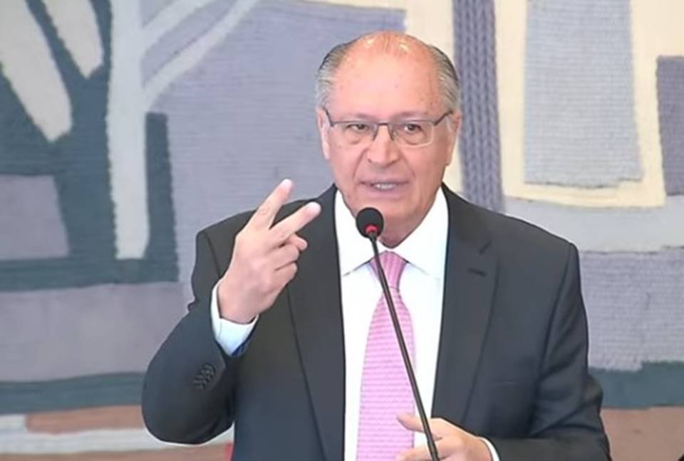 Alckmin celebra dado do IBGE: “Fantasma do desemprego está sem função”
