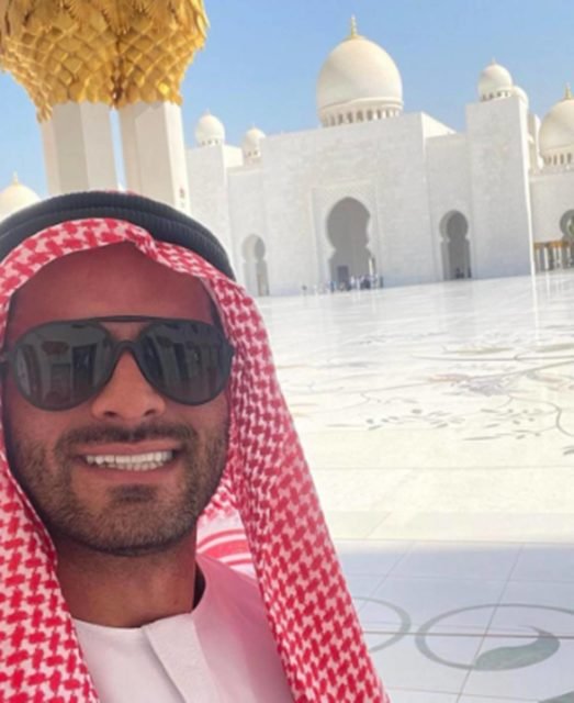 Homem vestido de sheik