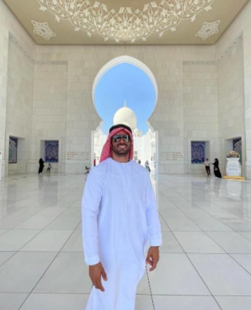 Homem vestido de sheik