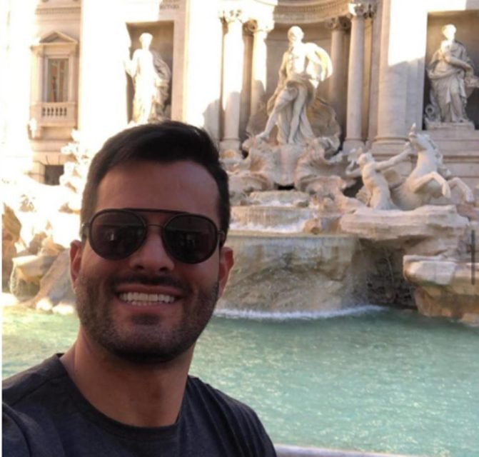 Homem sorrindo