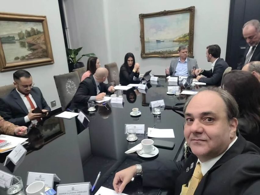 Fotografia colorida mostra reunião no Palácio dos Bandeirantes - Metrópoles