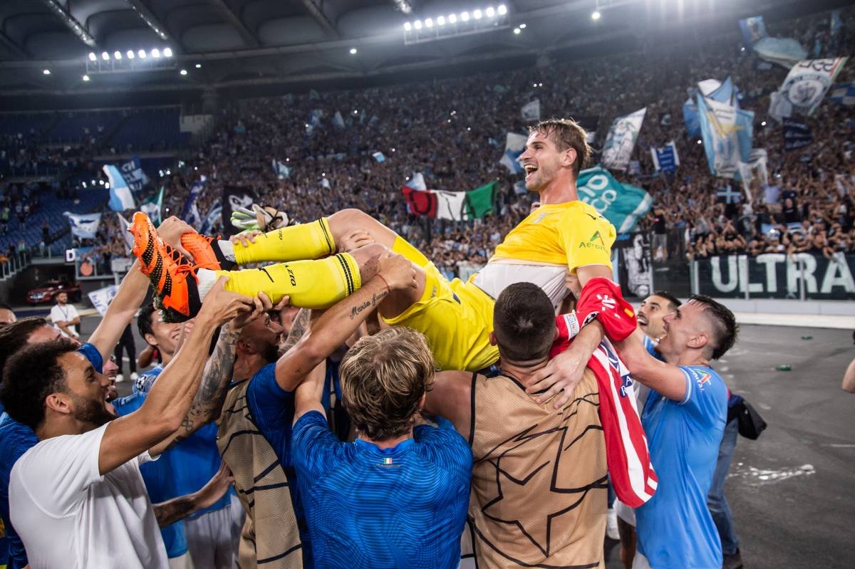 Goleiro da Lazio marca contra Atlético de Madri na Champions - Metrópoles