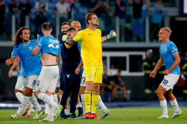 Goleiro que marcou gol na Champions tem mística com número 94