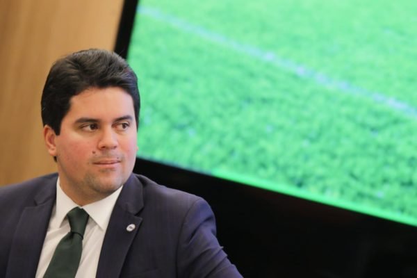 Foto colorida do ministro dos esportes André Fufuca - Metrópoles