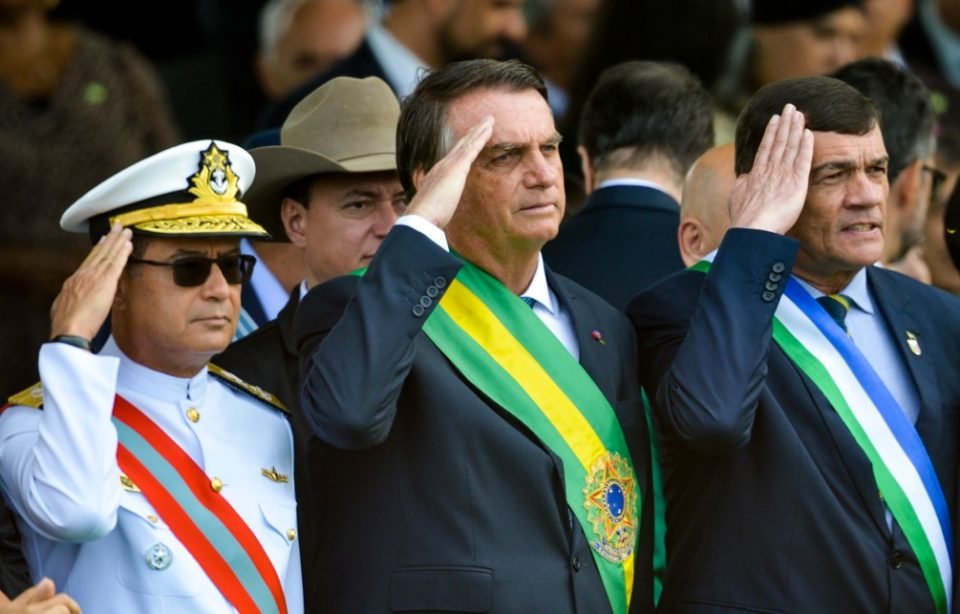 Jair Bolsonaro, Almir Granier e Paulo Sérgio batem continência